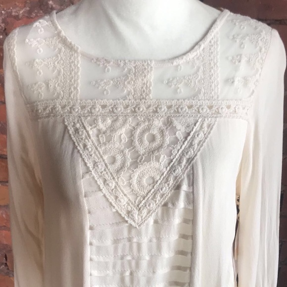 Taylor & Sage Cream Top - Picture 3 of 3